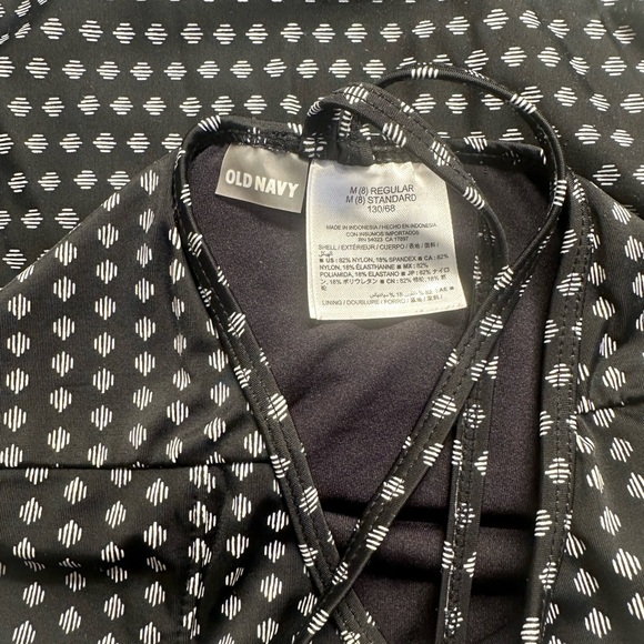 Old Navy size (8) M one-piece bathing suit - Picture 4 of 4